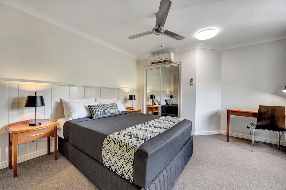 EXECUTIVE, APARTMENT, QUEEN BED