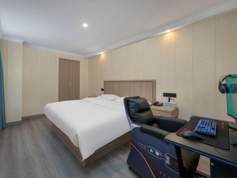 Room, Single, Electronic Cigarette Only