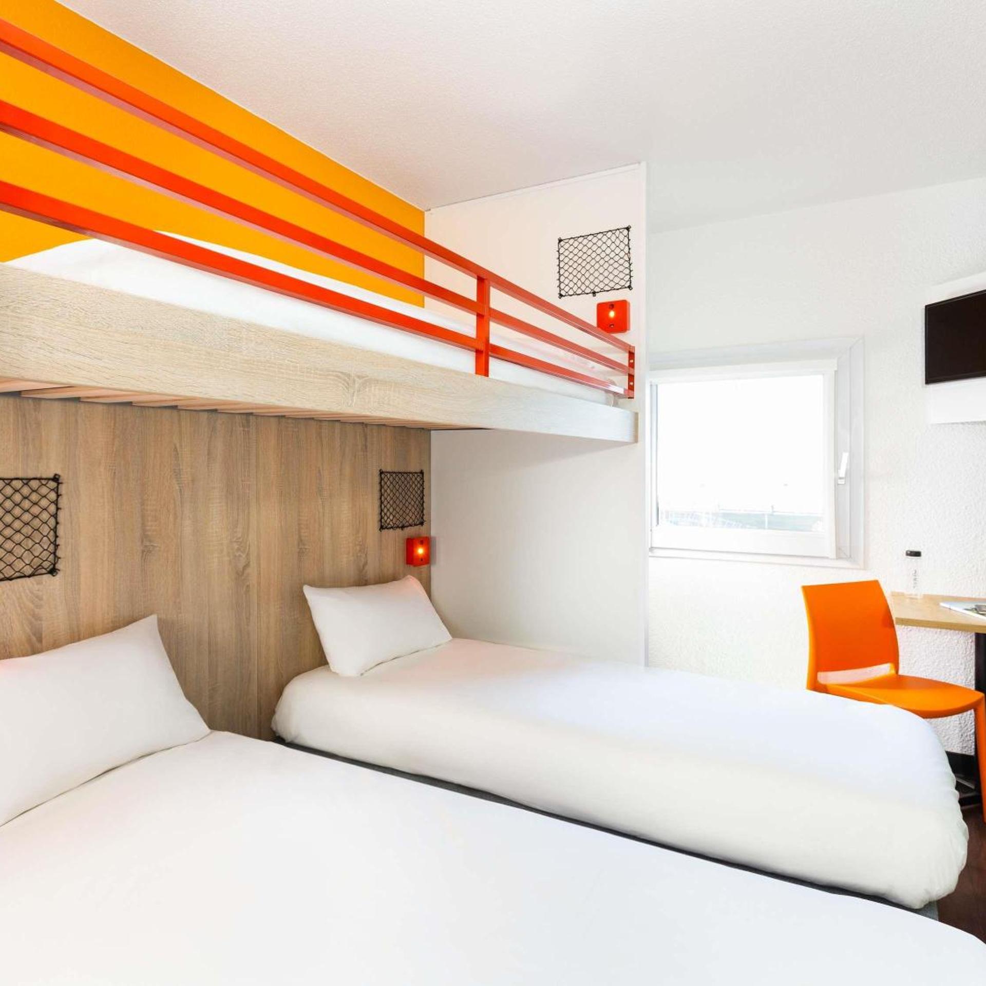 3 Bunk Beds, Shared Bathroom