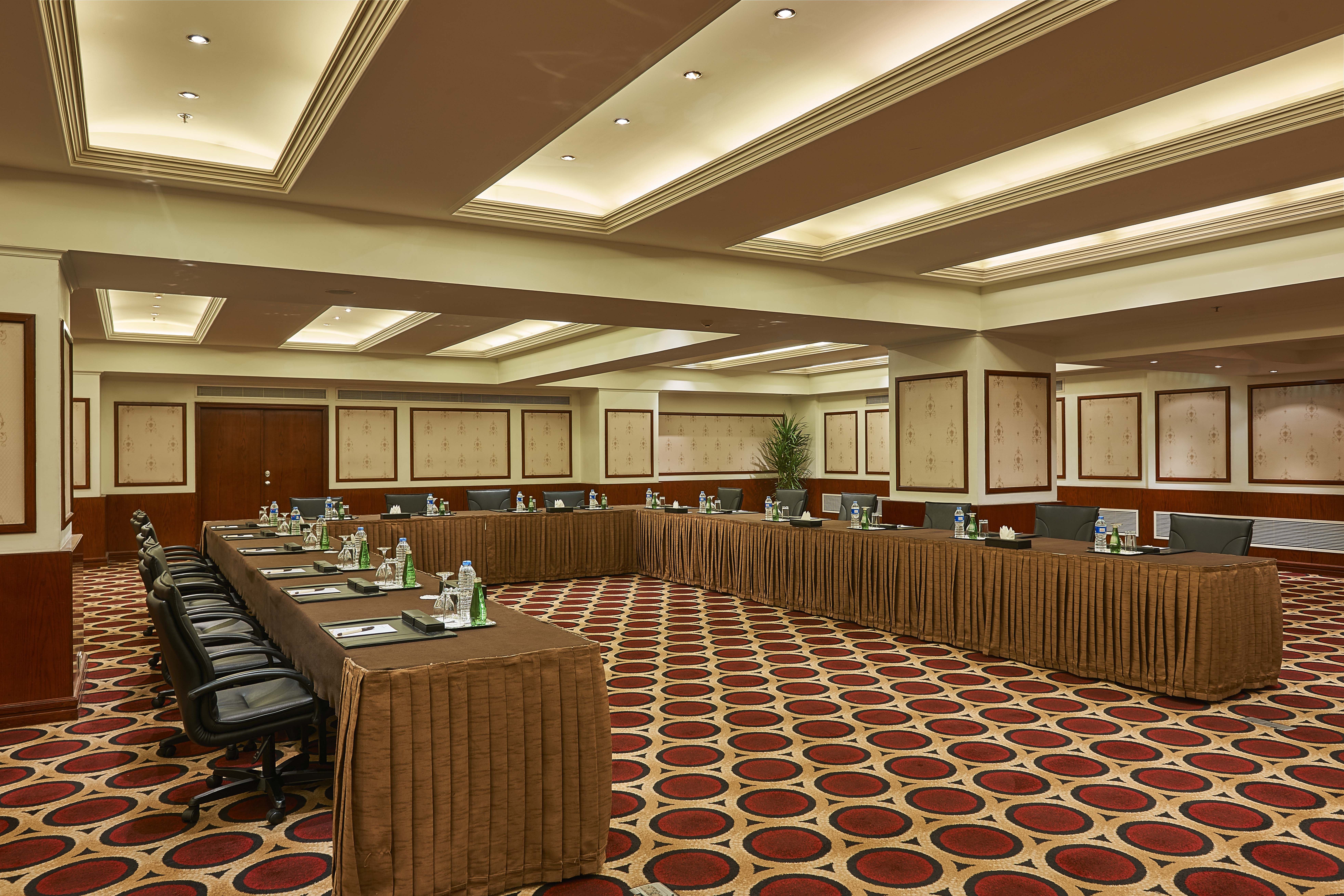 Safir Cairo 4/9