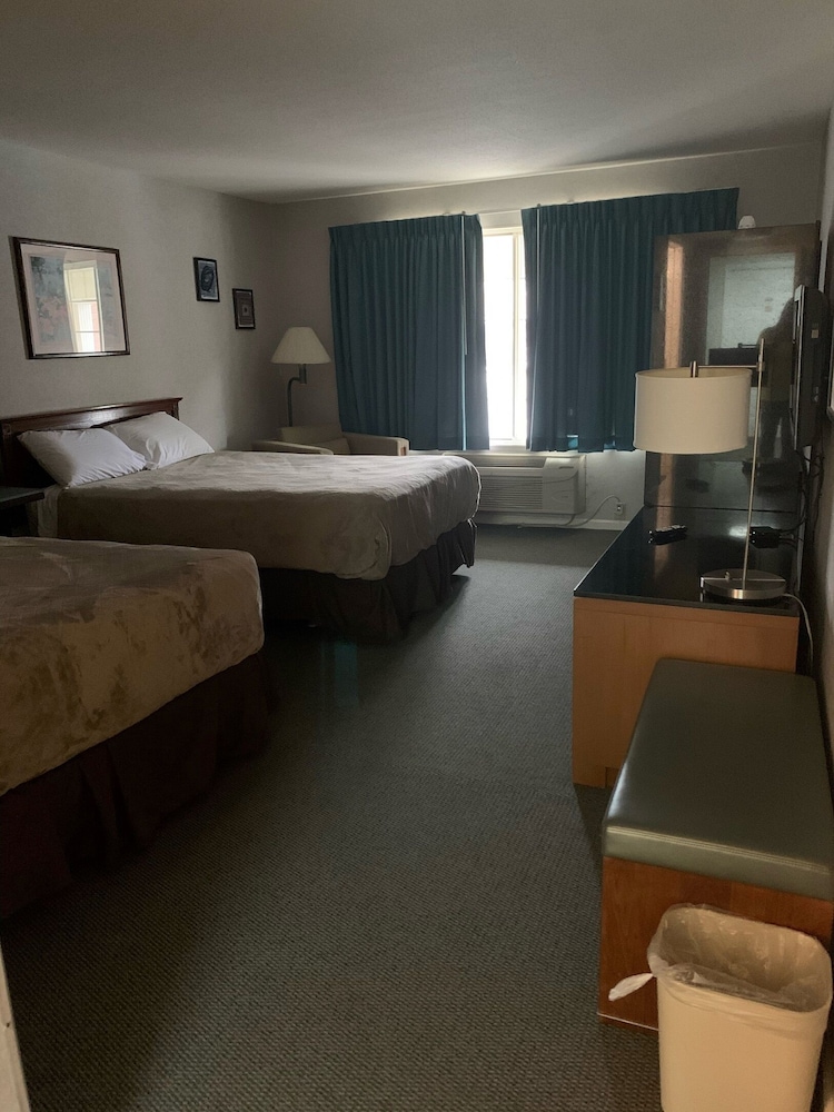 Surrey Inn Hotel 43/61