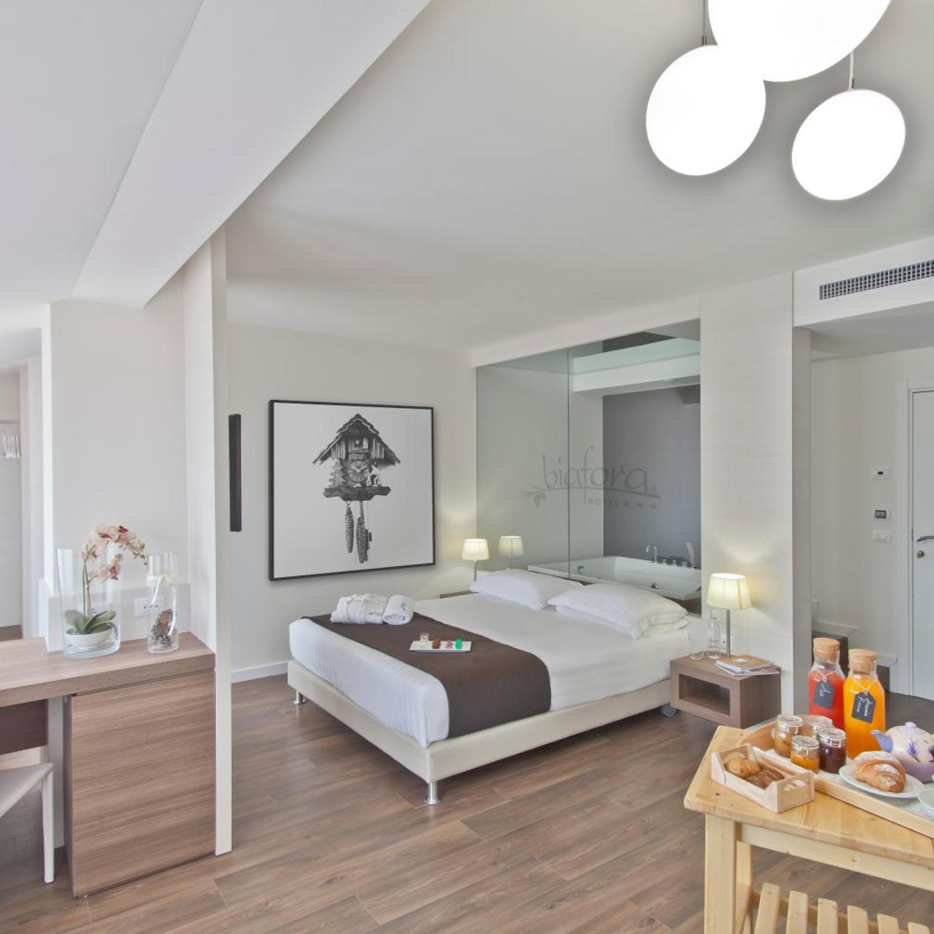 JUNIOR SUITE