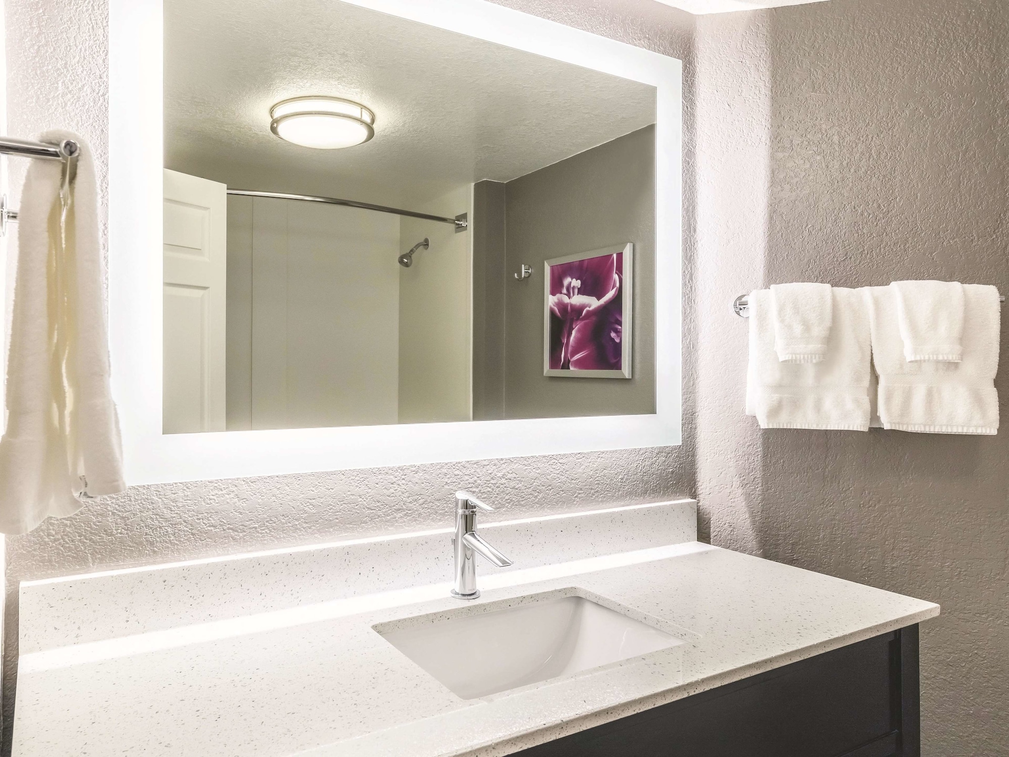 Room, King Bed, La Quinta Inn & Suites by Wyndham Austin Airport 5/5