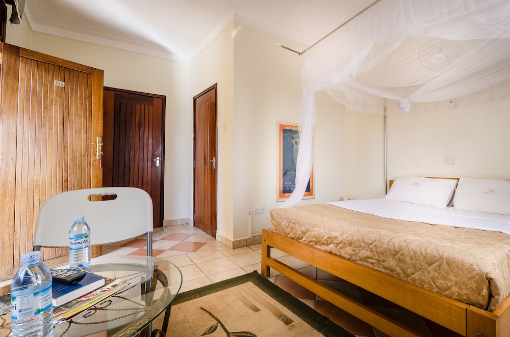 Victoria Travel Hotel 13/50