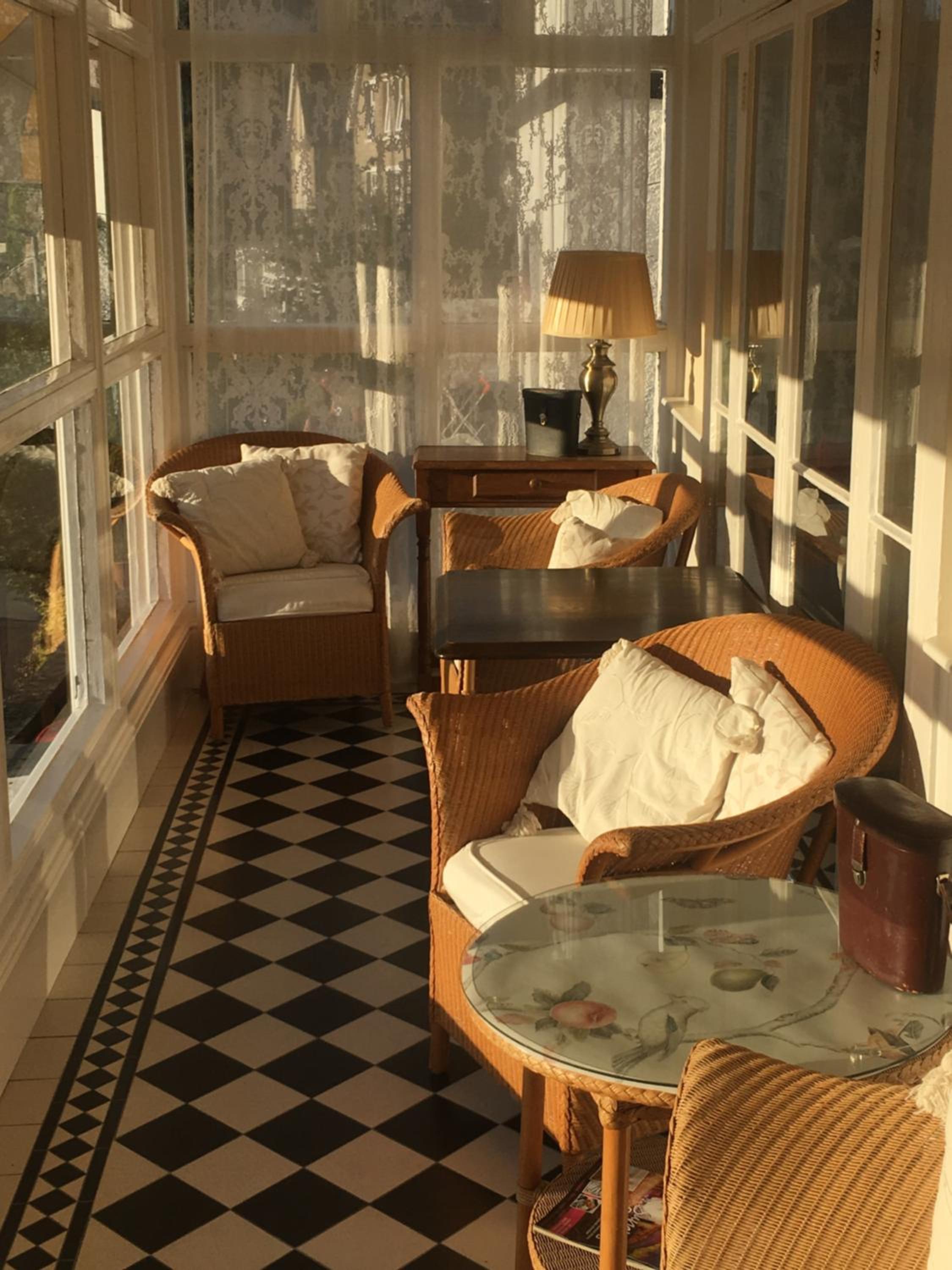 Dolphin Guest House 10/23