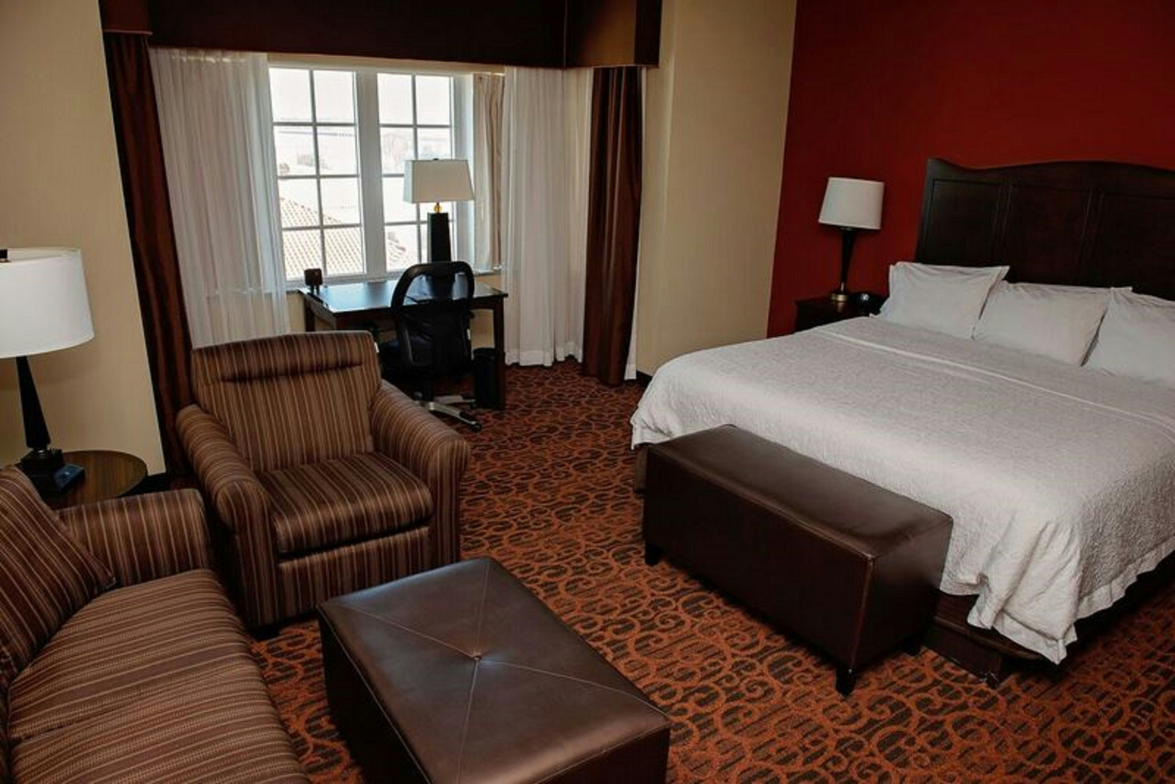 Room, King Bed, River View, Corner
