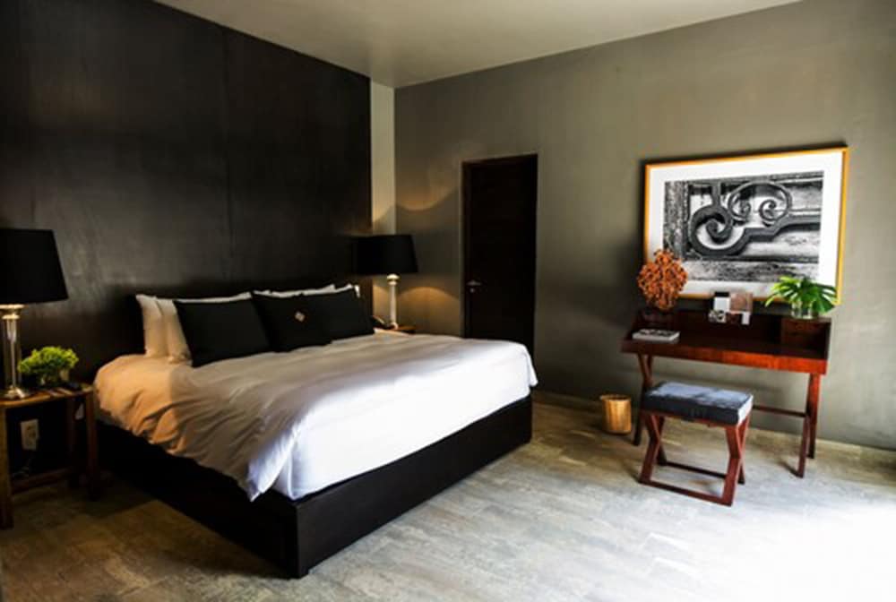 BUNGALOW, KING BED