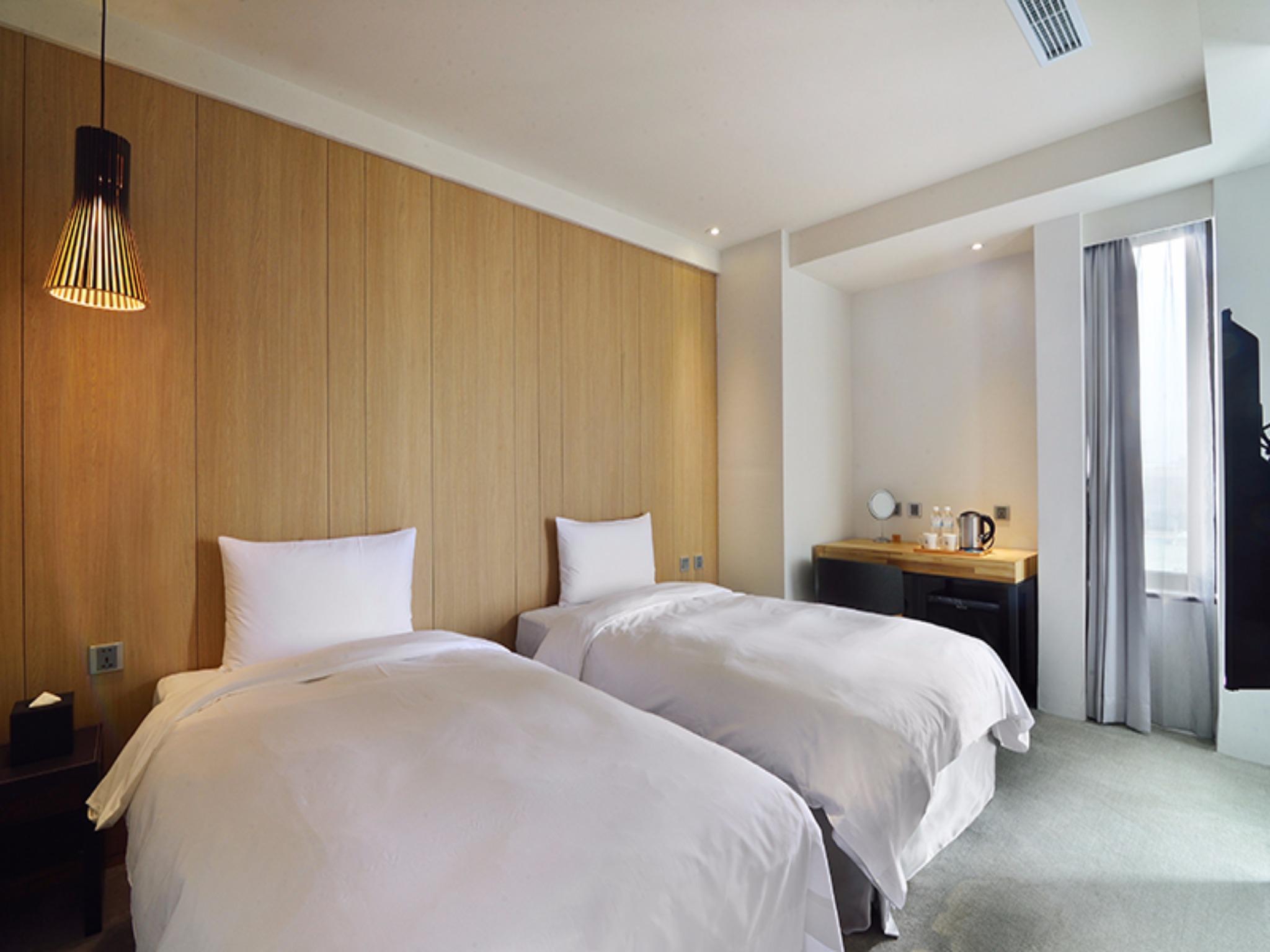 Room, Twin Beds