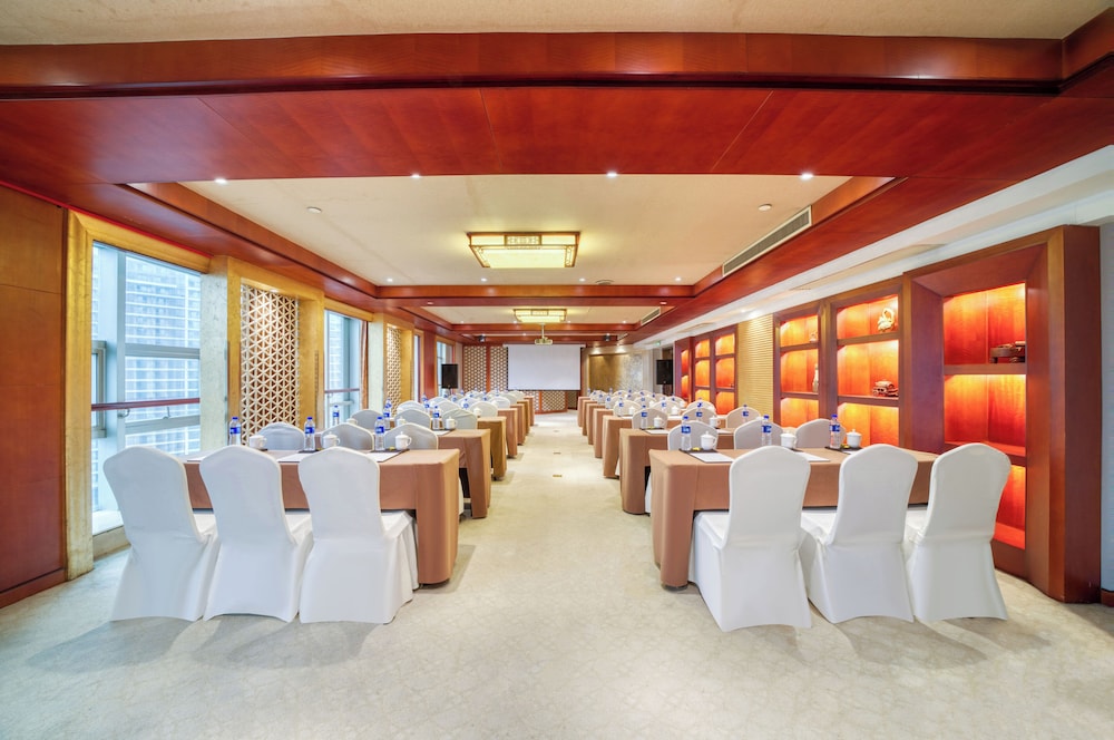 Communication International Hotel 32/34