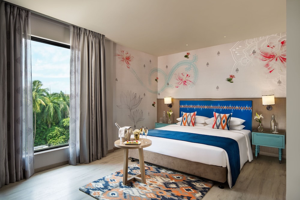 Suite, King Bed