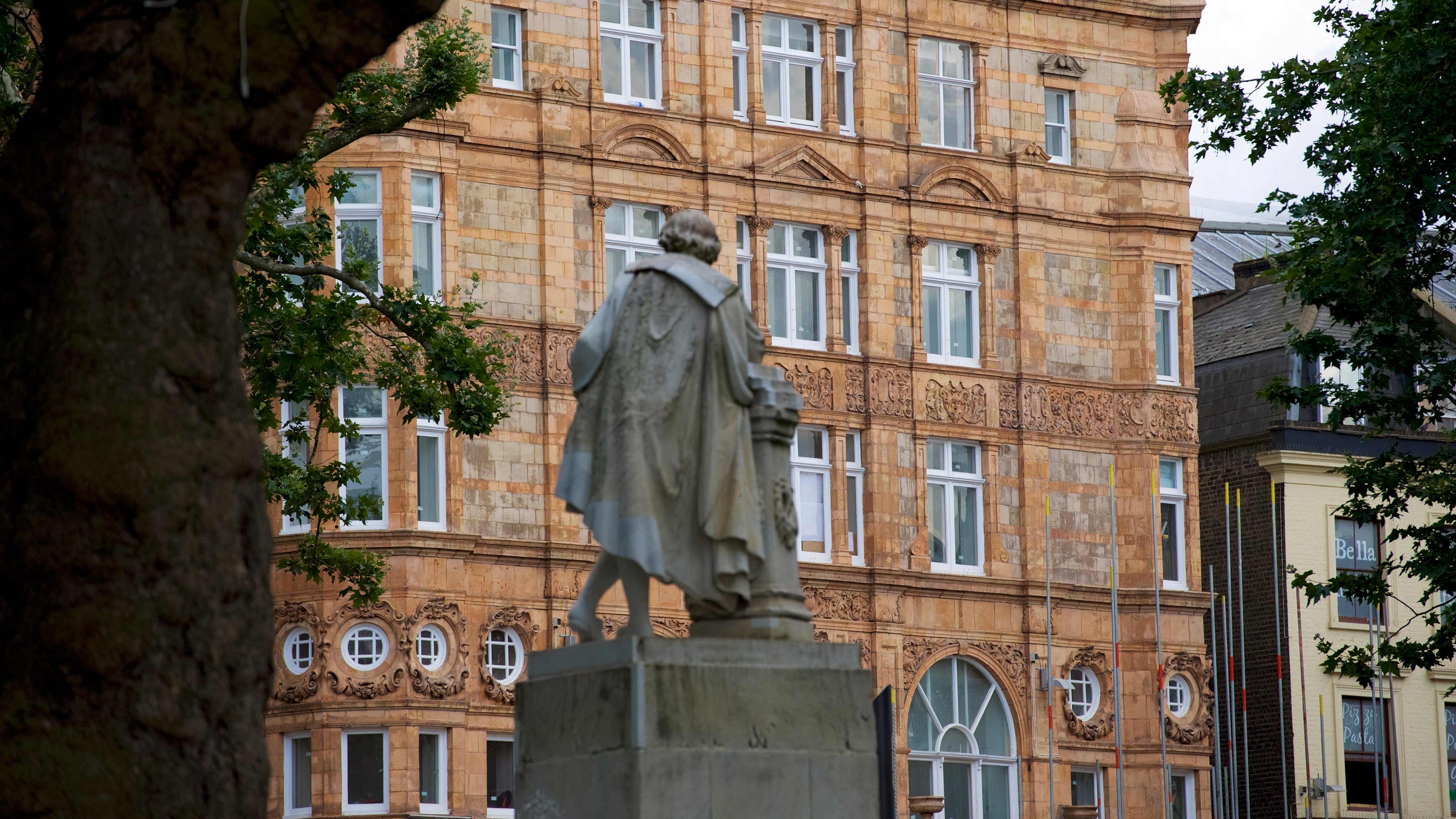 Victory House Leicester Square 13/85