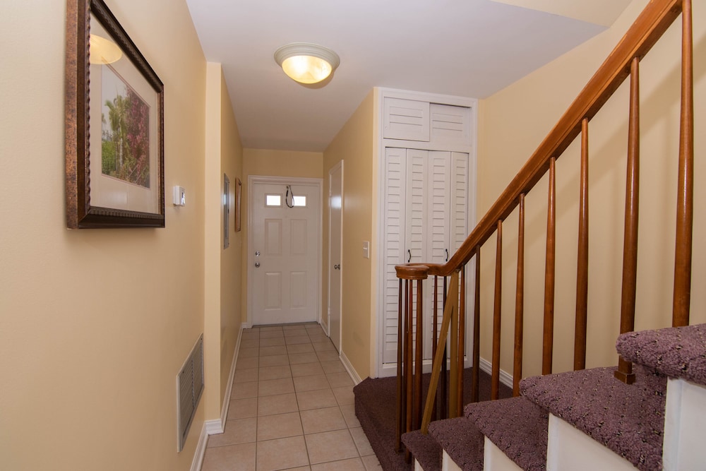 PALM BEACH WATERFRONT SUITES 27/67