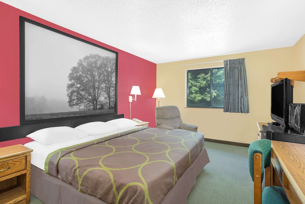 Super 8 by Wyndham Roanoke VA 9/12