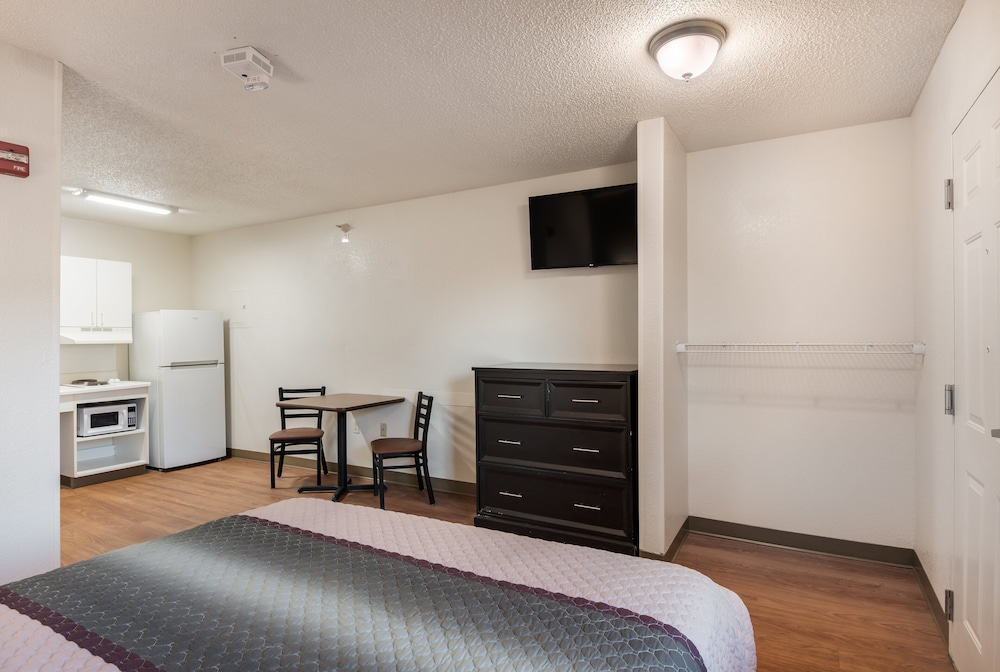 Birch Hill Suites Kansas City - Independence, Mo 12/24