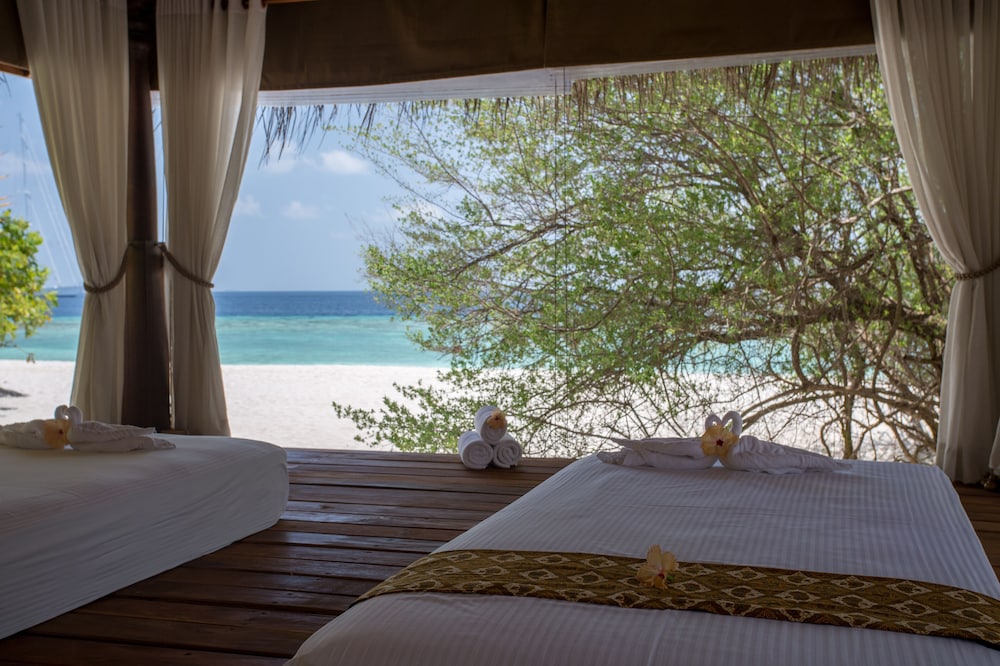 Malahini Kuda Bandos Resort 122/128