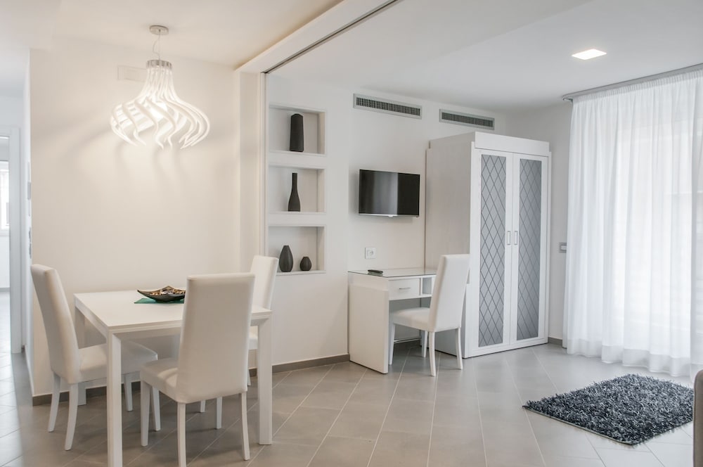 Tasso Suites 53/71
