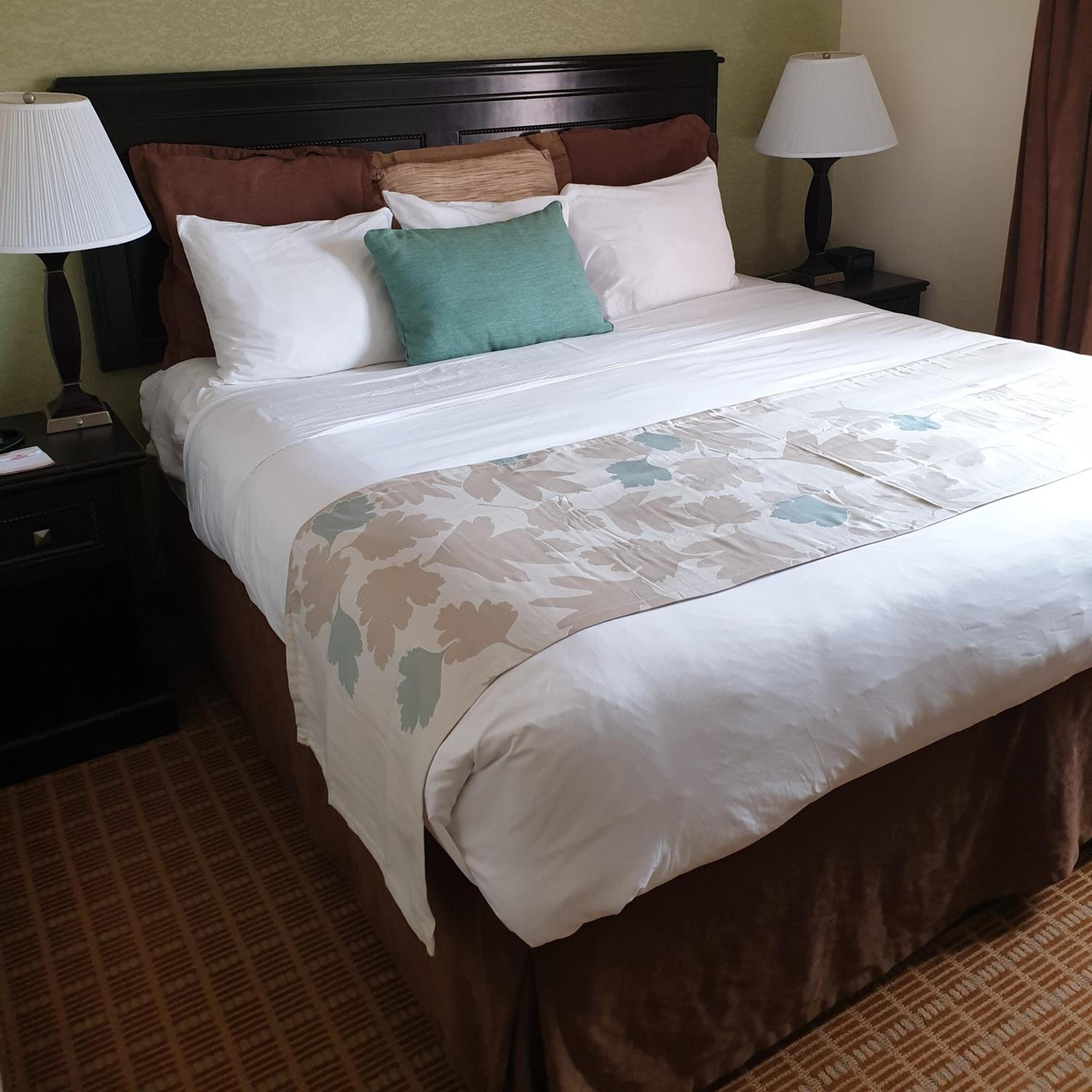 Suite, King Bed, Jetted Tub