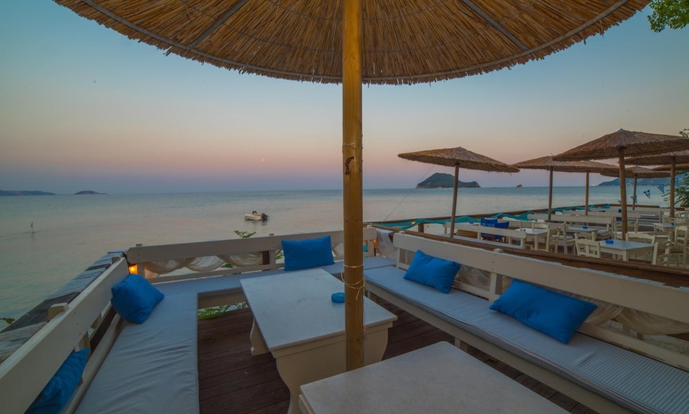 Porto Koukla Beach Hotel 83/89