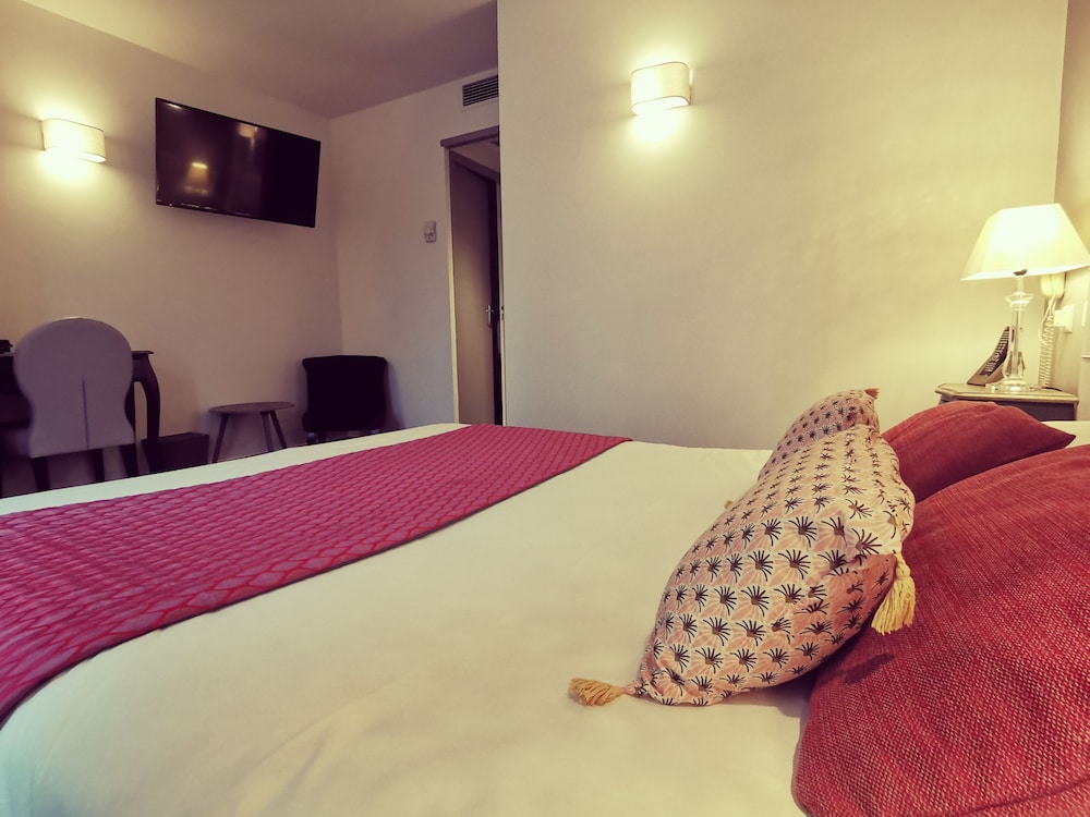 Brit Hotel Acacias 26/69