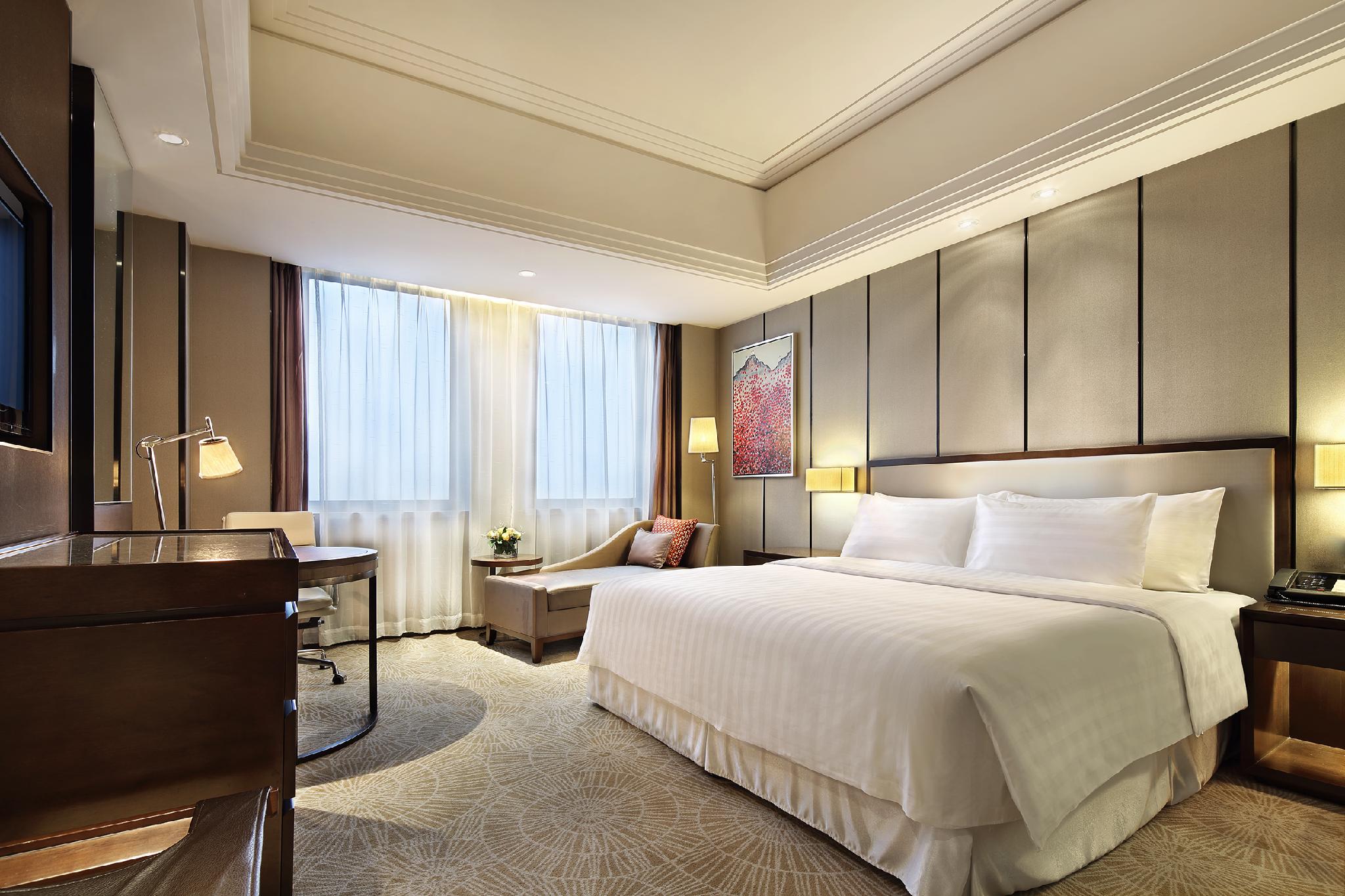 Executive, King Bed