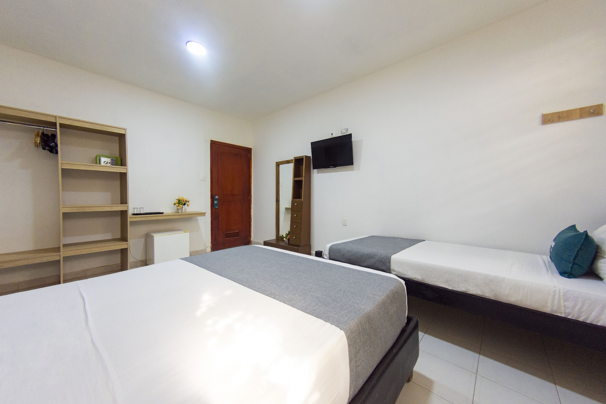 ROOM, TRIPLE
