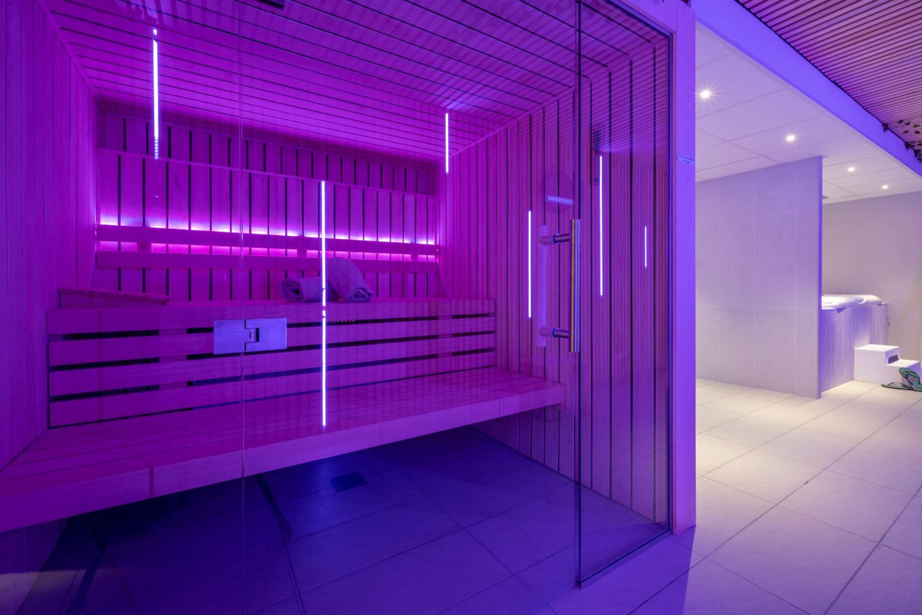 ATHOME RESIDENCE ET SPA 13/40