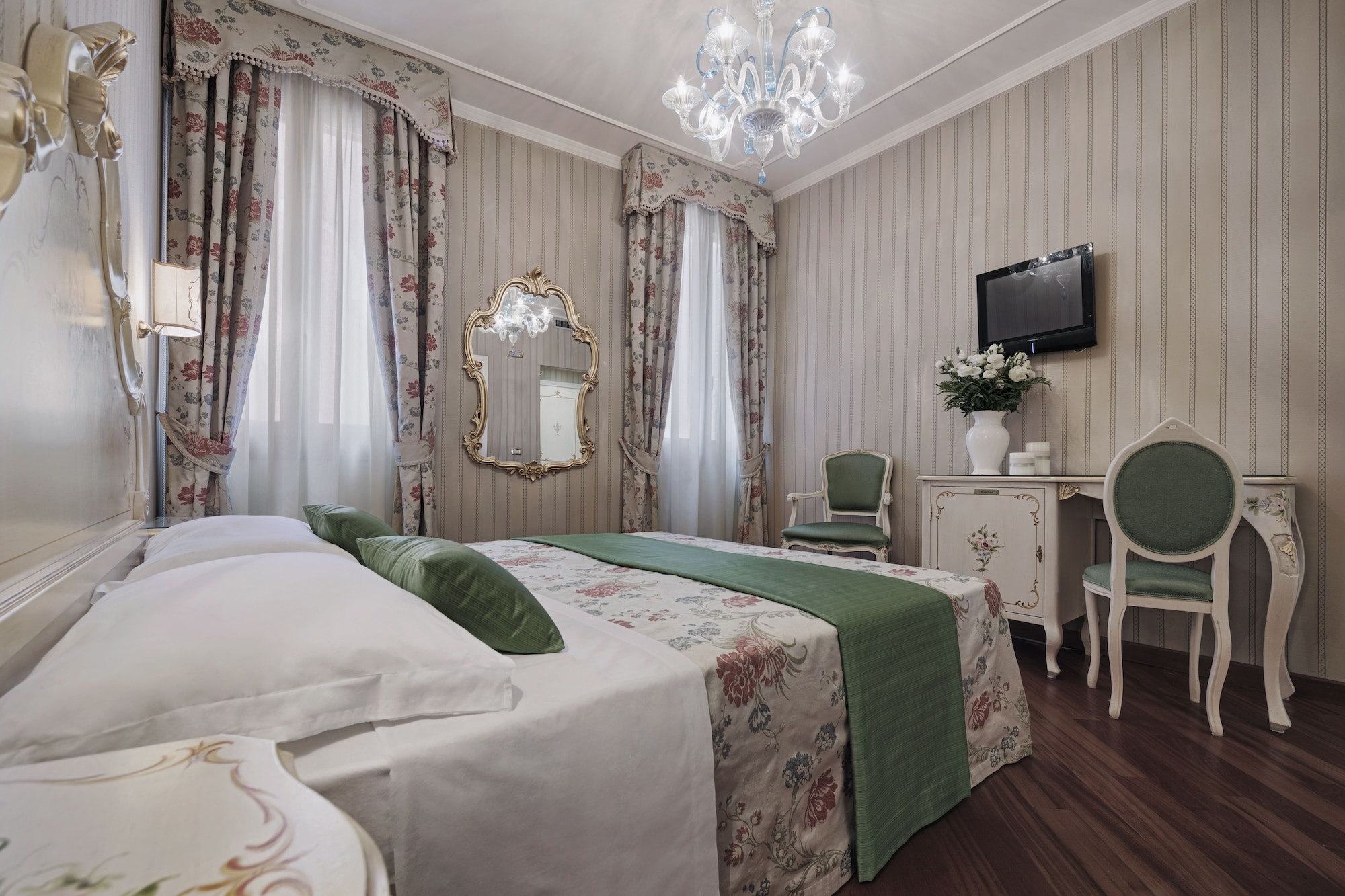 ROOM, DOUBLE BED, CANAL VIEW