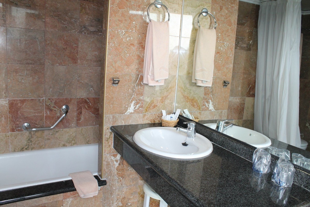 Marina Hotel 29/34