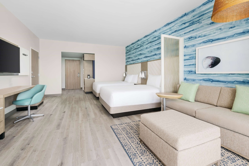 ROOM, 2 QUEEN BEDS, SOFA