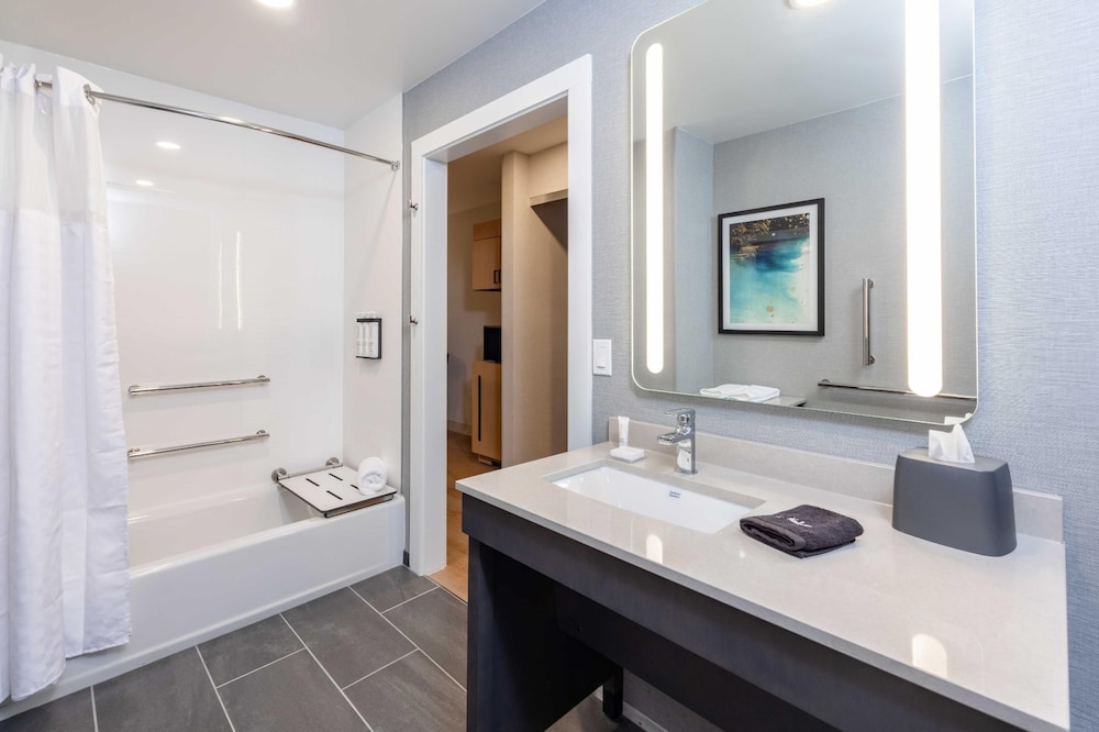 Hyatt House Portland Airport 50/50