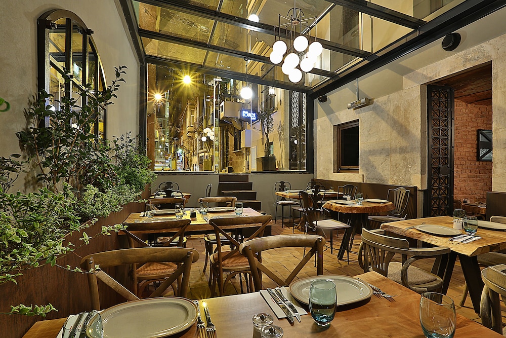TAXIM LOUNGE HOTEL 50/58