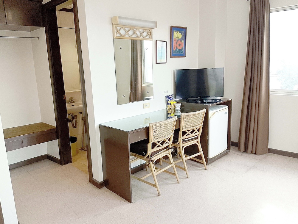 Humberto's Hotel 51/53
