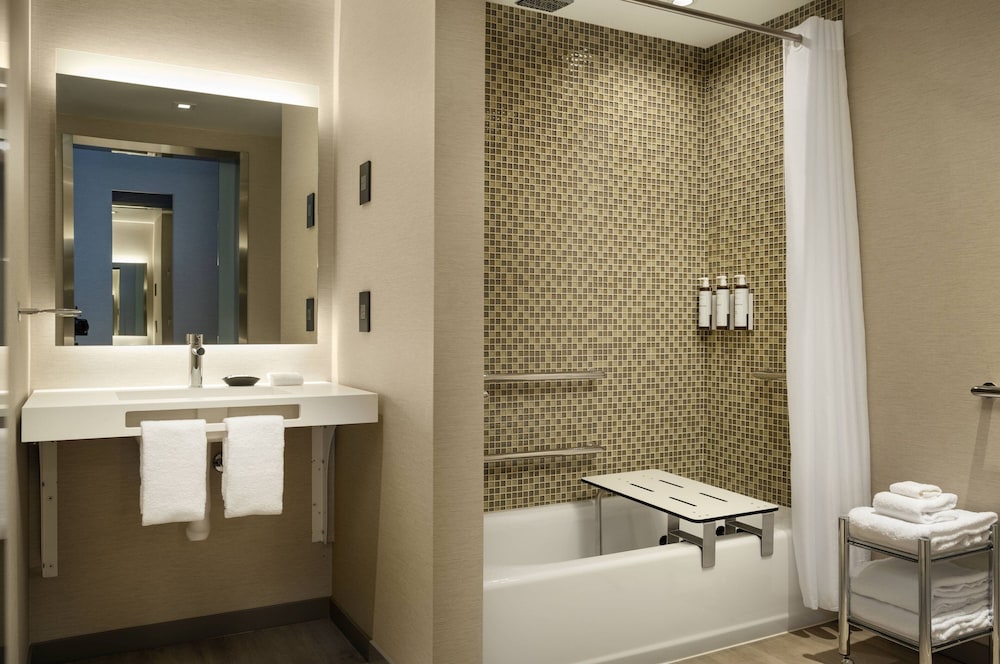 AC Hotel by Marriott Oakland Downtown 39/41