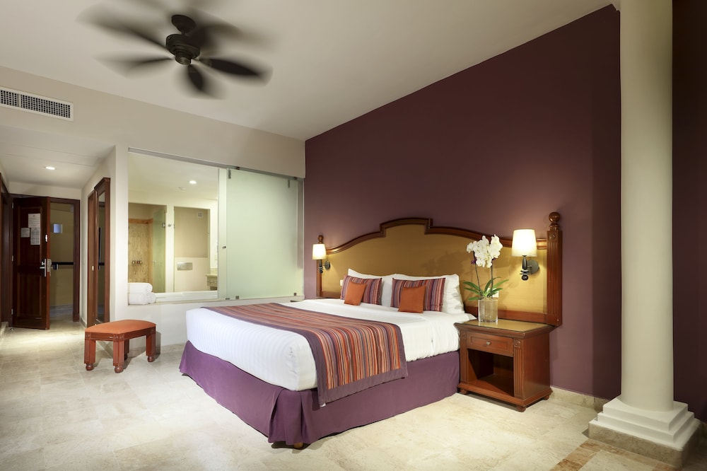 Family Selection At Grand Palladium Vallarta Resort Spa All Inclusive 10/50