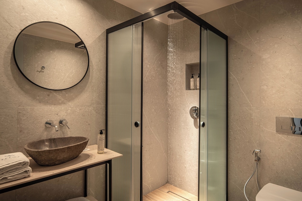Urban, King Bed, Outdoor Jetted Tub, Enorme Infinity Beach 9/10