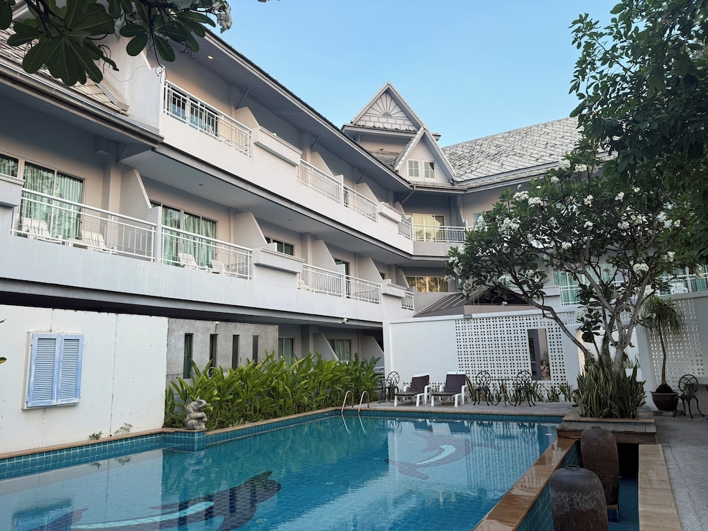 Baan Suksiri Hotel 6/36
