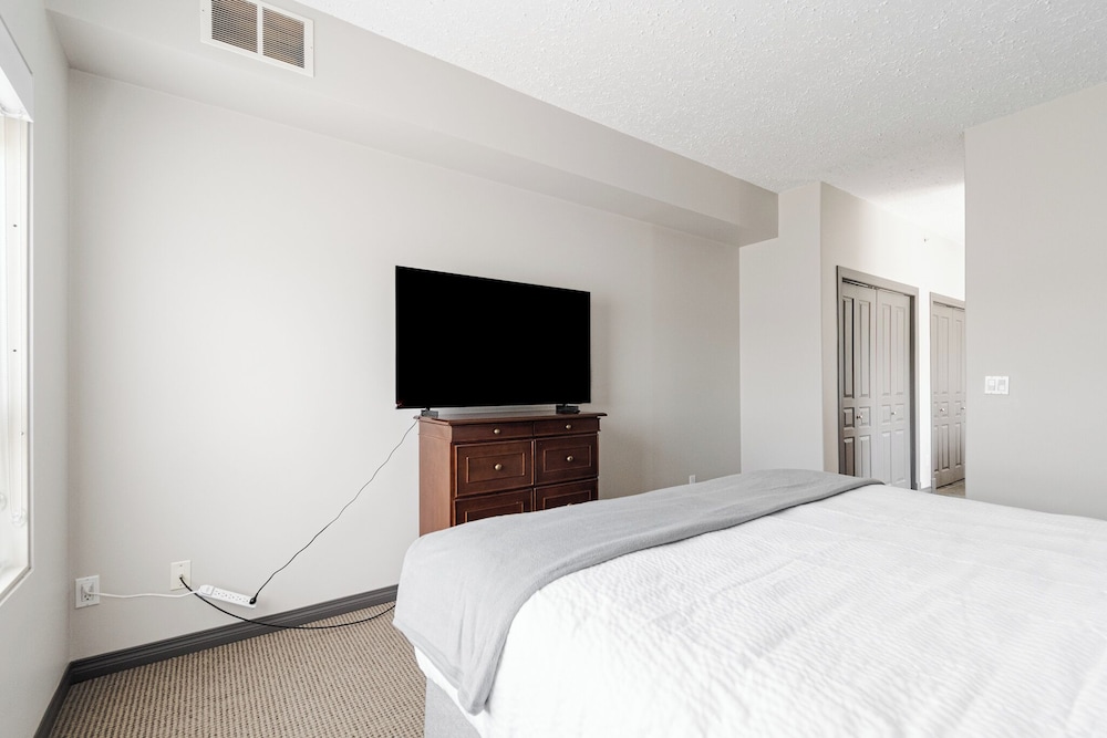 PODOLLAN REZ-IDENCE FORT MCMURRAY 13/50