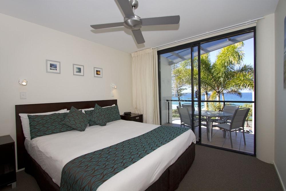 2 Bedrooms, Apartment, Beach Front