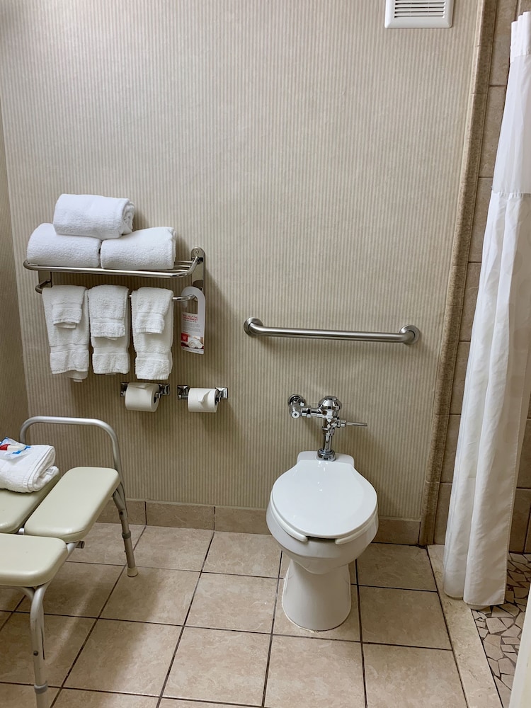 Ramada By Wyndham Newark/Wilmington 11/34