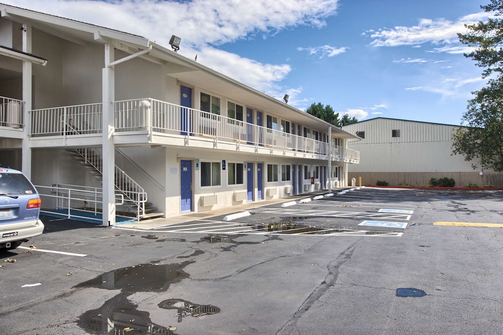 Motel6 Everett, WA - North 31/38