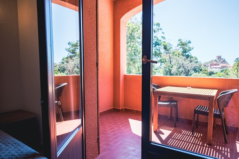 Hotel Corsica 26/50