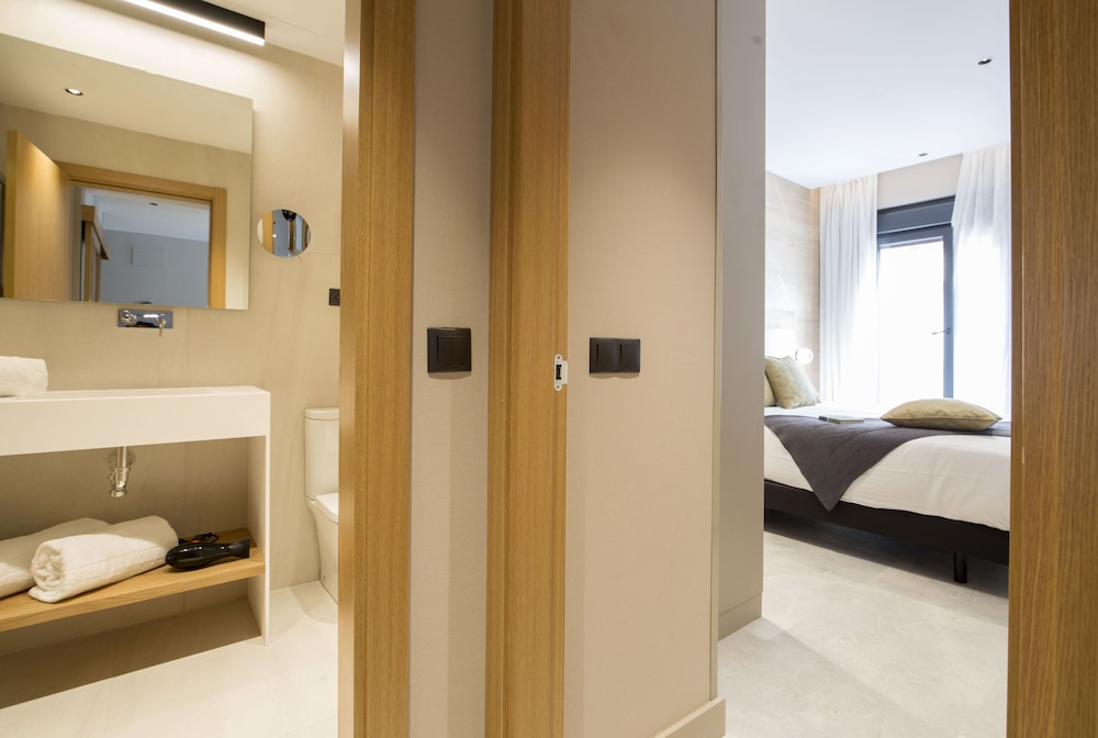 GoodNight Cadiz Apartments 50/50