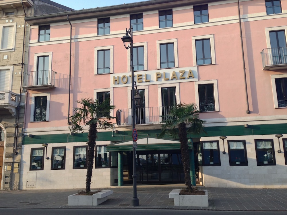 Plaza 1/28