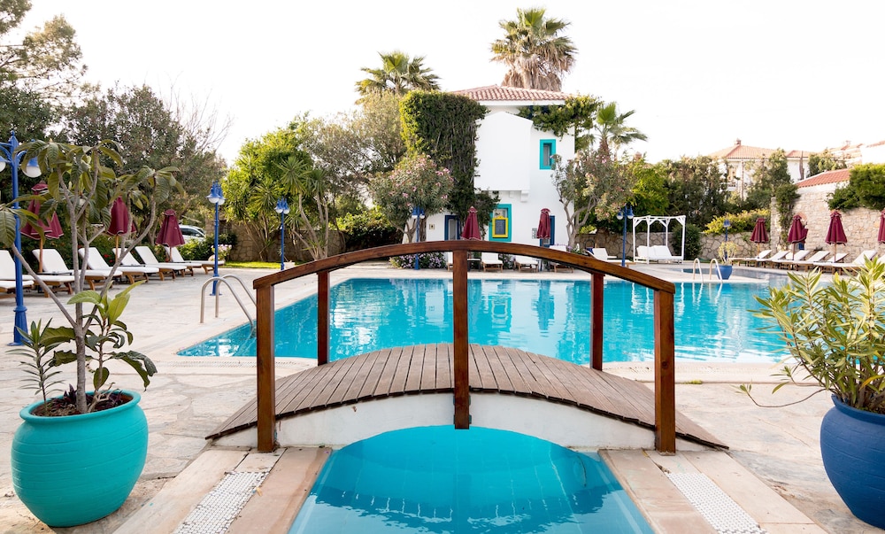 Marphe Hotel Suite and Villas 45/51