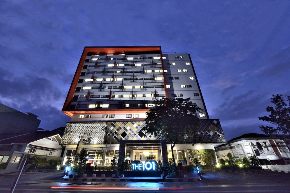 THE 1O1 PALEMBANG RAJAWALI 2/77