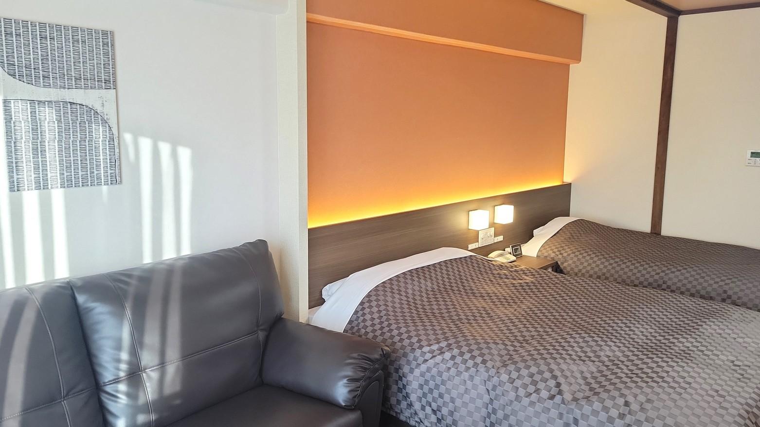Modern, Twin Beds, Shared Bathroom