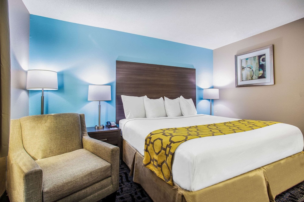 Baymont By Wyndham Joliet 8/50