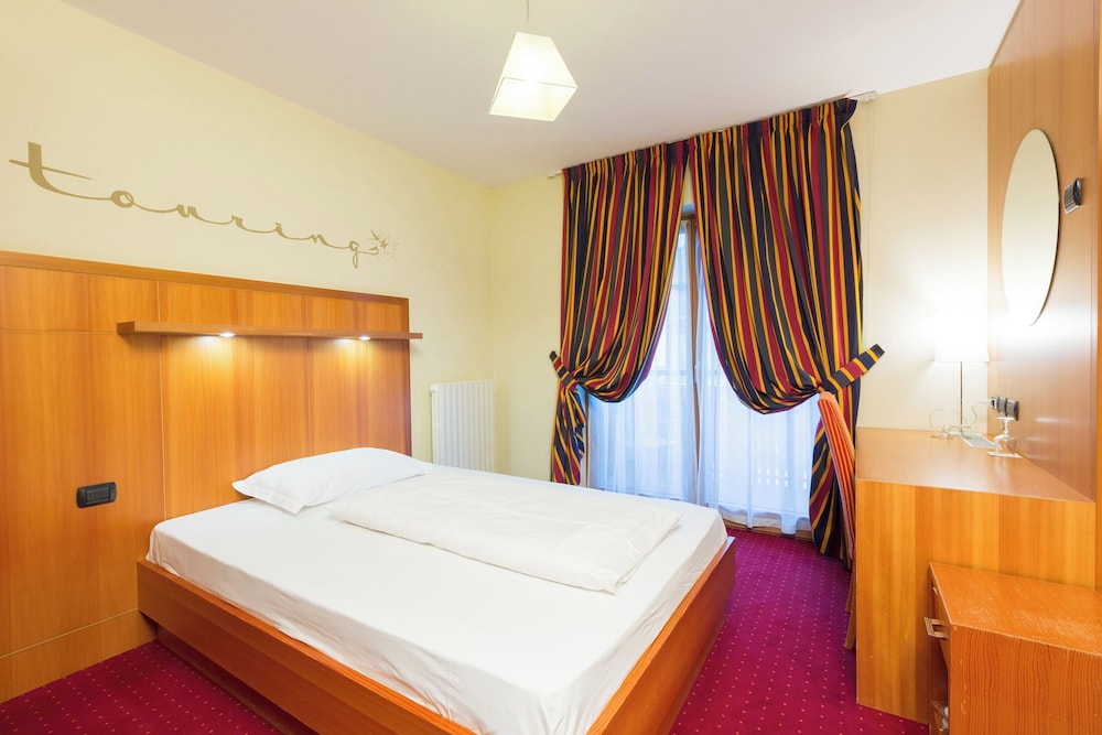 Hotel Touring 25/77