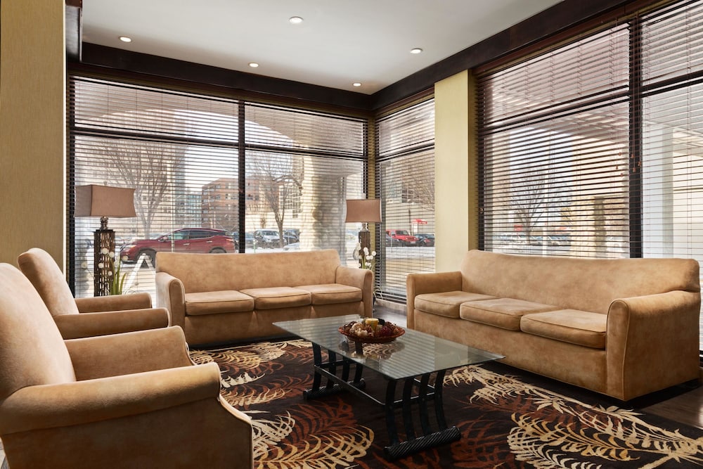 Days Inn by Wyndham Edmonton Downtown 24/38