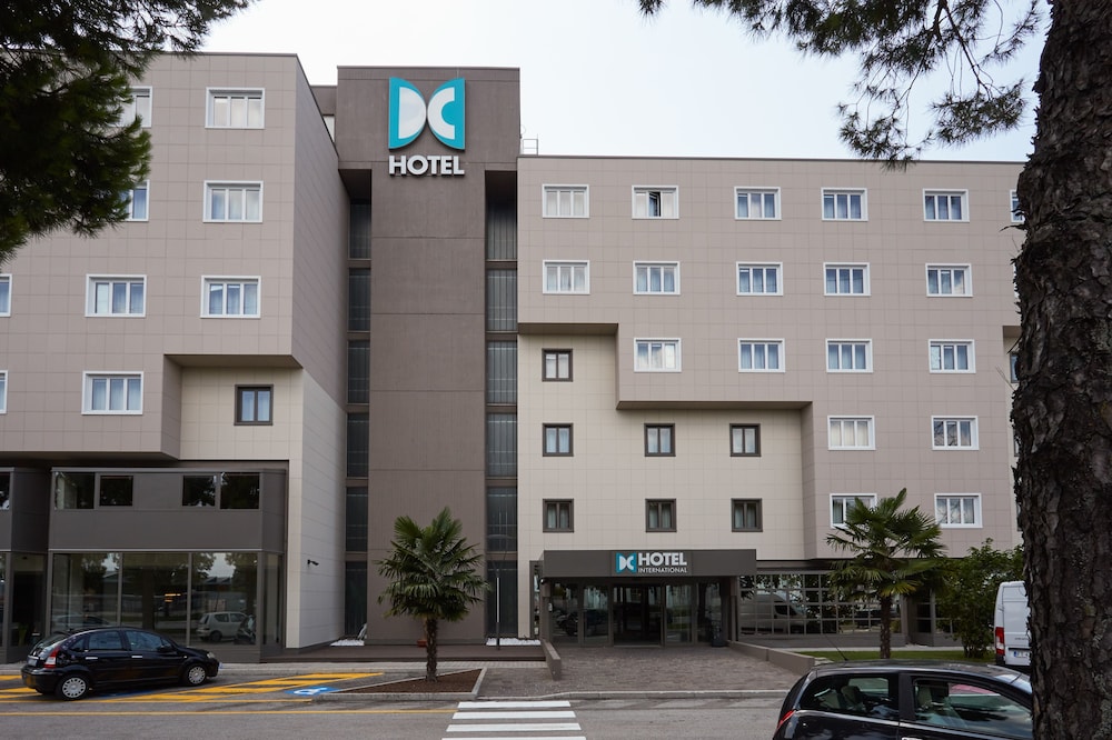 DC Hotel International 4/64